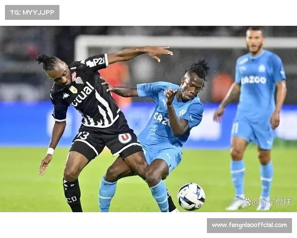 马赛客场挑战昂热前夕因大雾天气被迫改道雷恩，赛前备战计划严重受阻